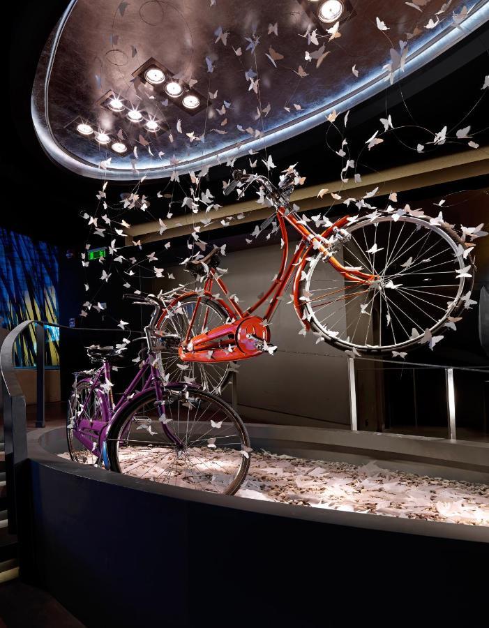 Radisson Blu Park Hotel Atene Esterno foto Butterfly bicycle