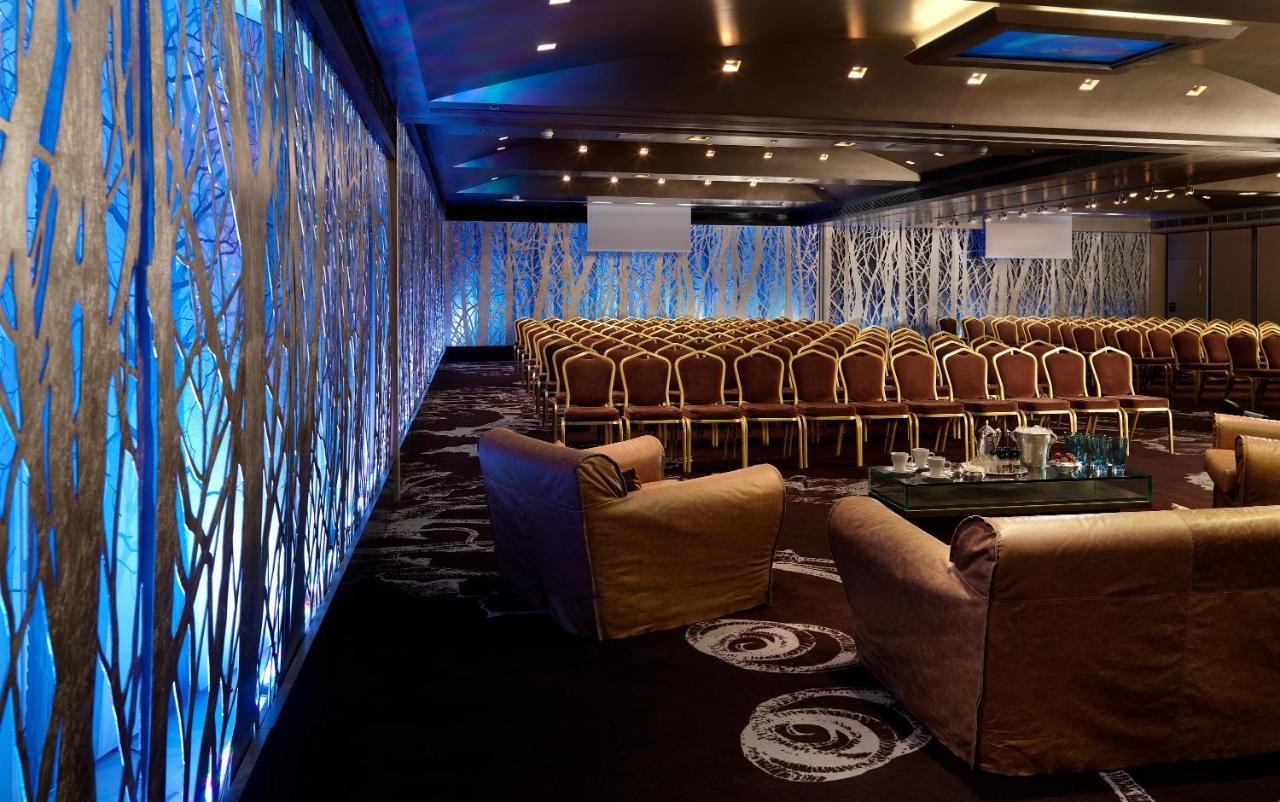 Radisson Blu Park Hotel Atene Esterno foto The interior of the hotel
