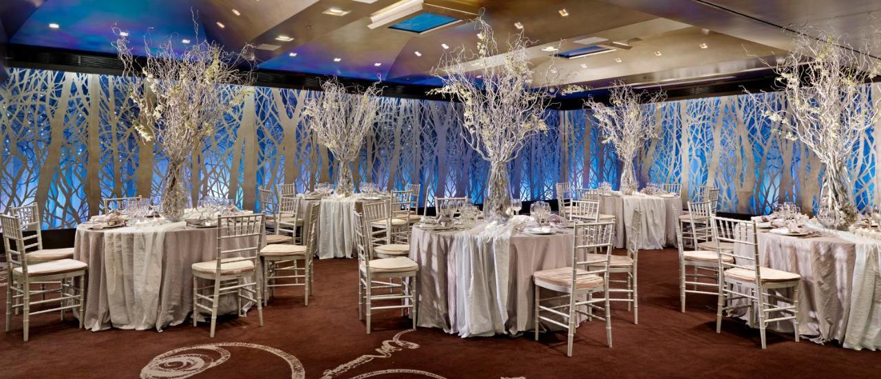 Radisson Blu Park Hotel Atene Esterno foto The ballroom at the MGM Grand