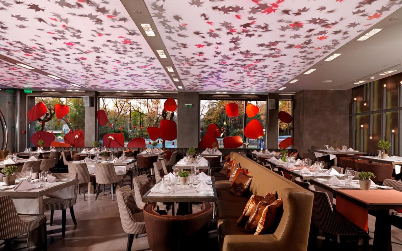 Radisson Blu Park Hotel Atene Esterno foto The restaurant