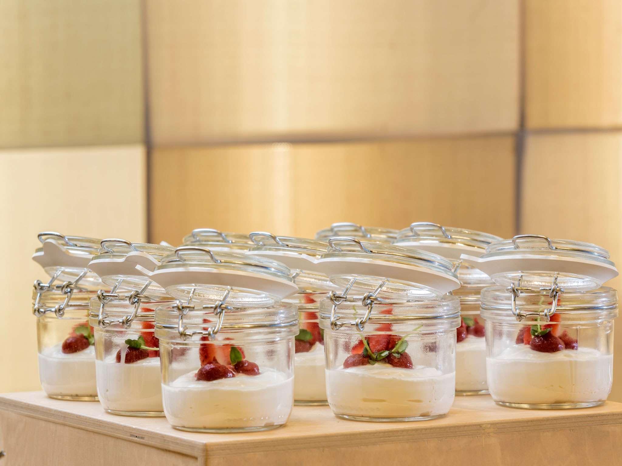 Radisson Blu Park Hotel Atene Esterno foto Weck glass jars