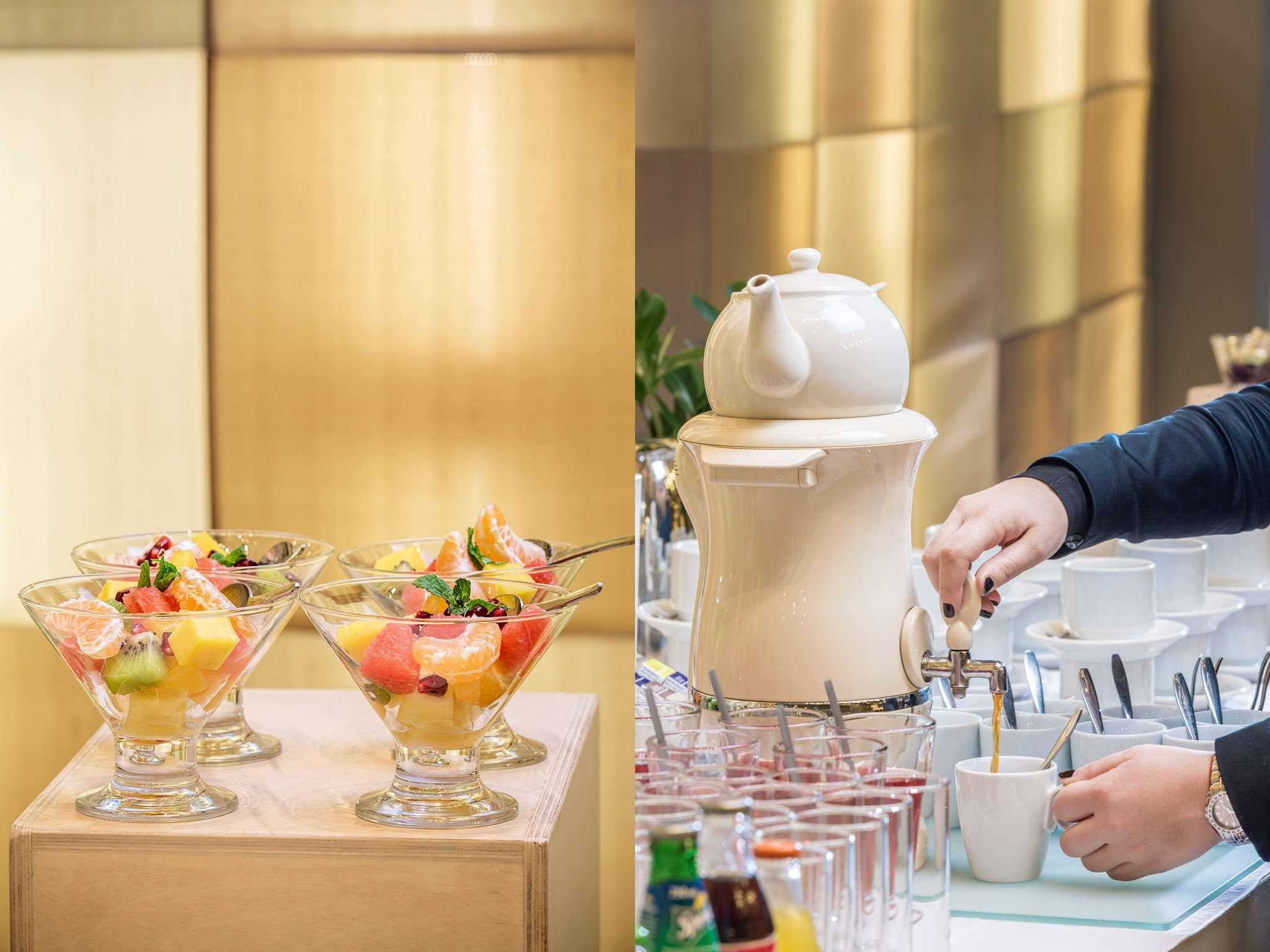 Radisson Blu Park Hotel Atene Esterno foto A tea service