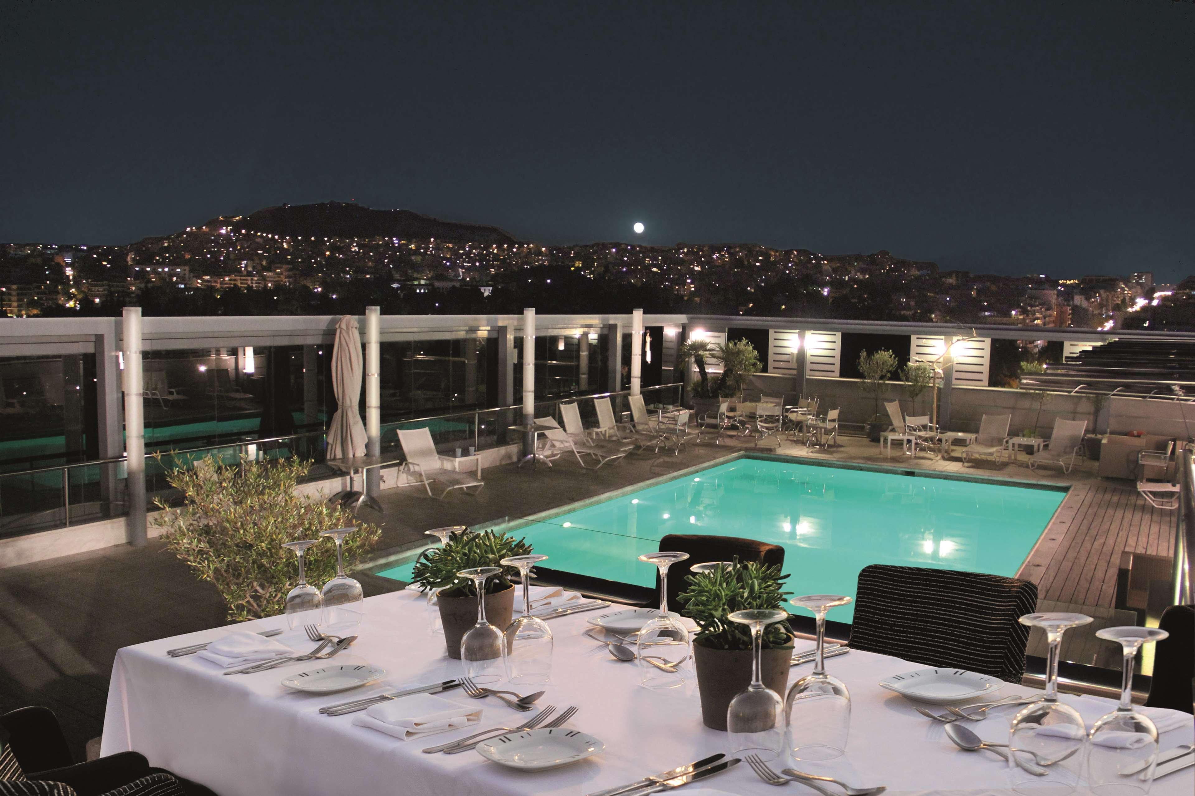 Radisson Blu Park Hotel Atene Esterno foto The pool at the Westin Palace, Athens
