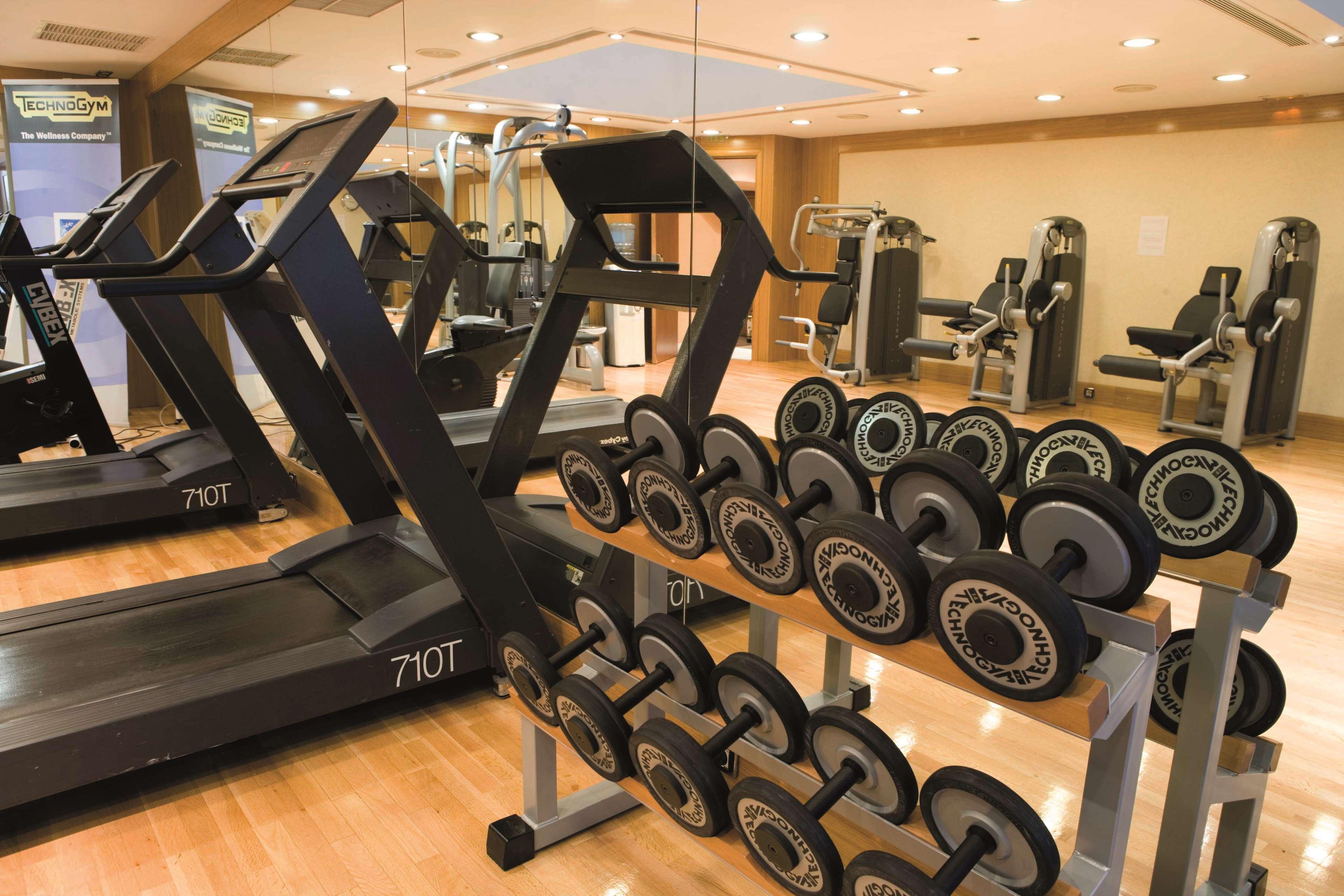 Radisson Blu Park Hotel Atene Esterno foto A gym