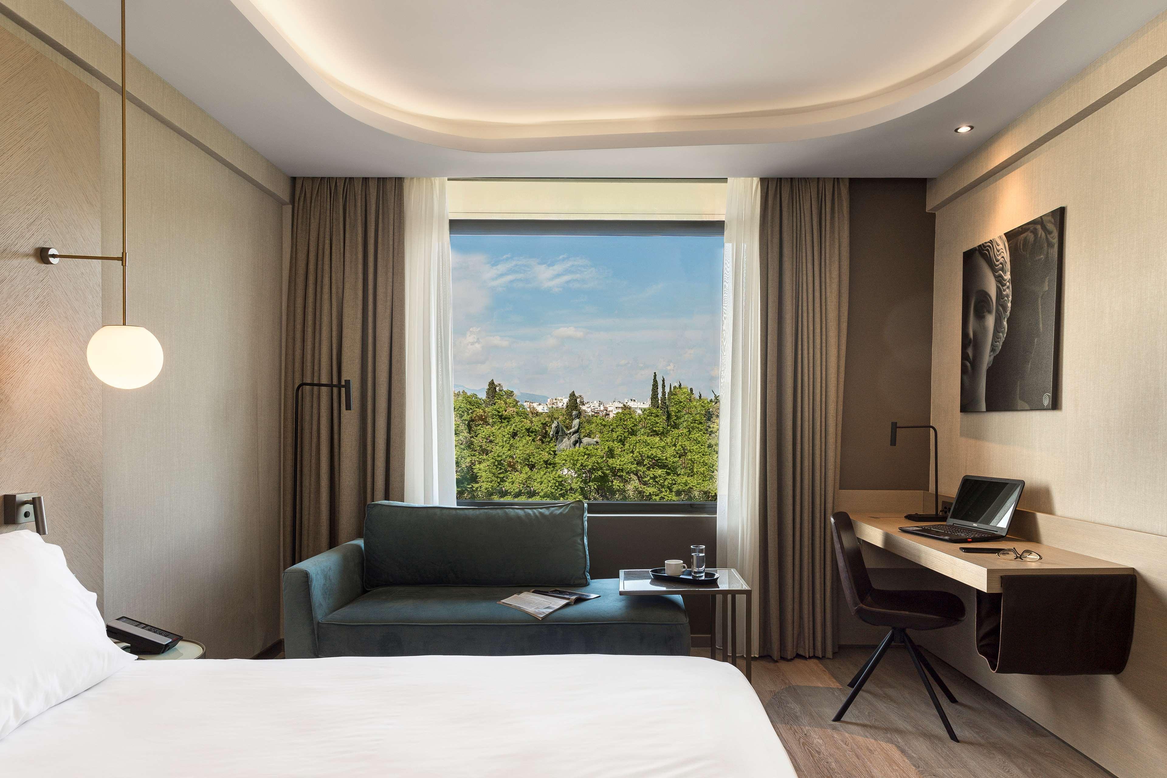 Radisson Blu Park Hotel Atene Esterno foto A room at the hotel