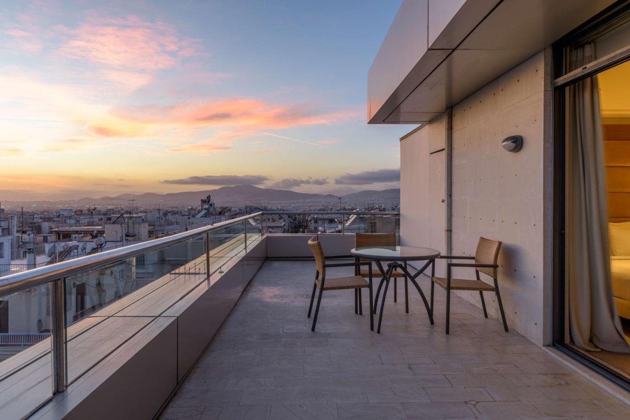 Radisson Blu Park Hotel Atene Esterno foto A balcony in Athens, Greece