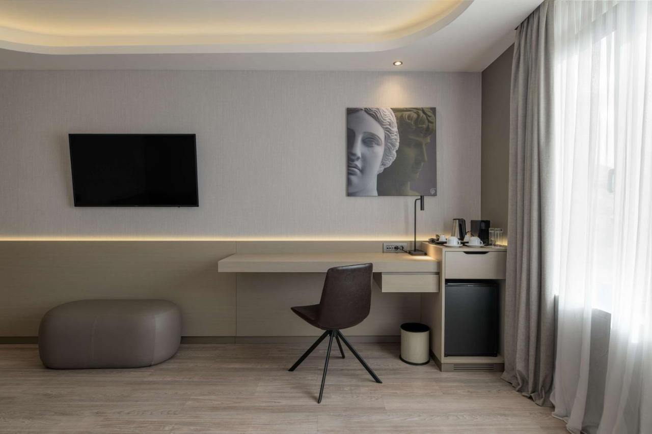 Radisson Blu Park Hotel Atene Esterno foto A room at the hotel