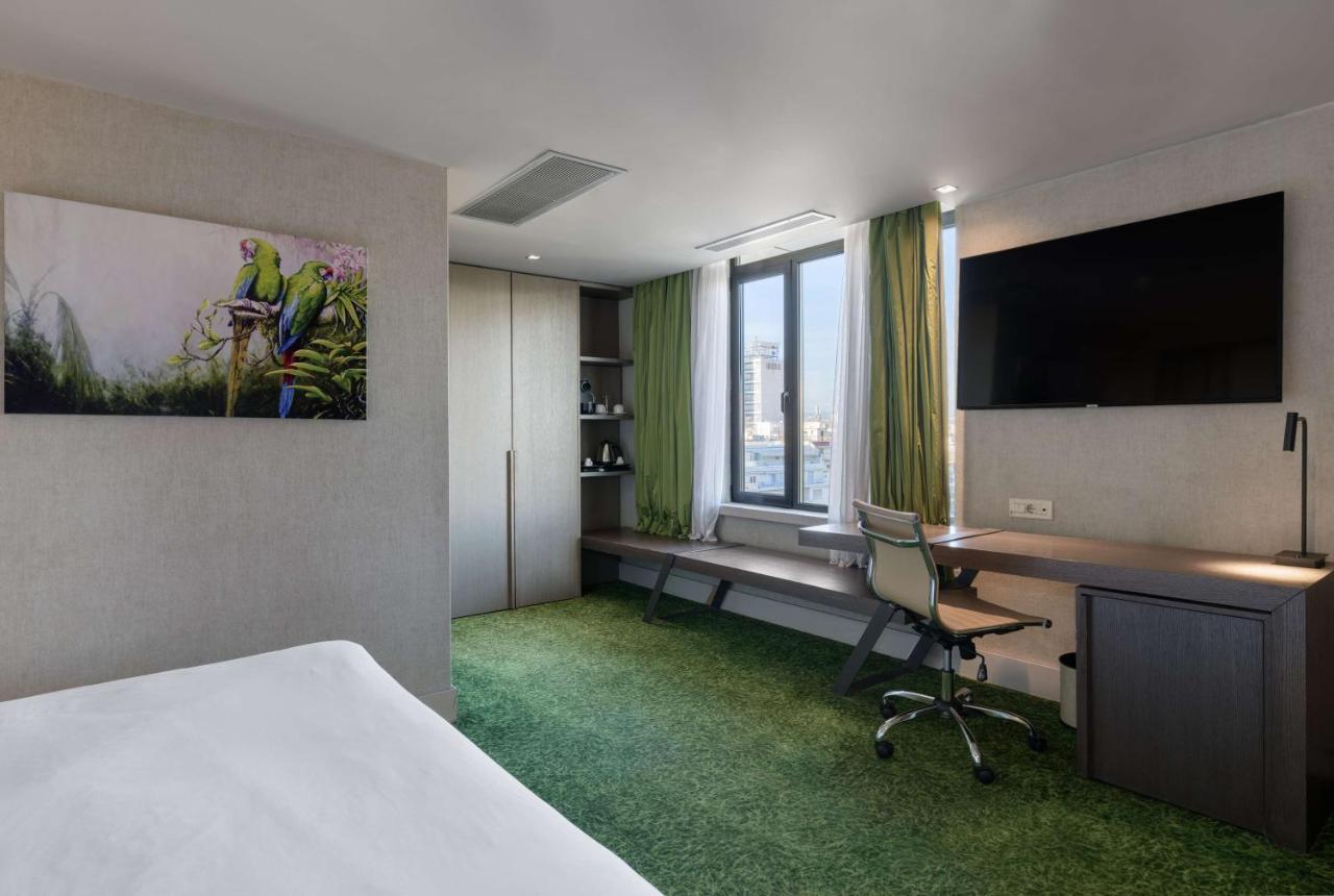Radisson Blu Park Hotel Atene Esterno foto A room at the hotel