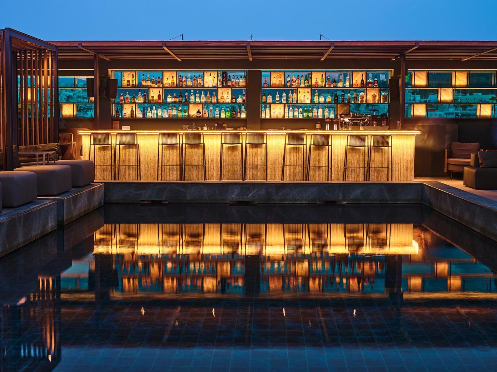 Radisson Blu Park Hotel Atene Esterno foto The bar at the rooftop lounge