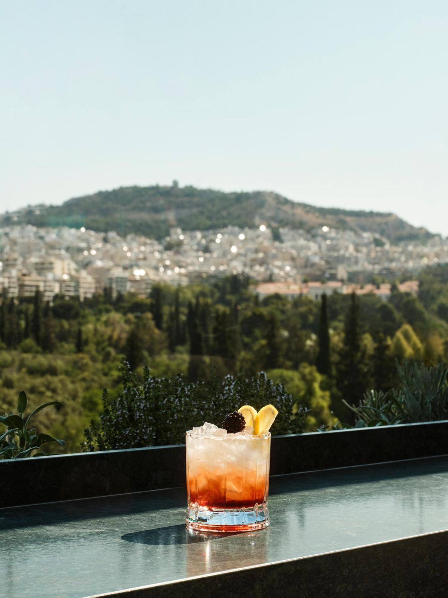 Radisson Blu Park Hotel Atene Esterno foto View of Athens from the hotel
