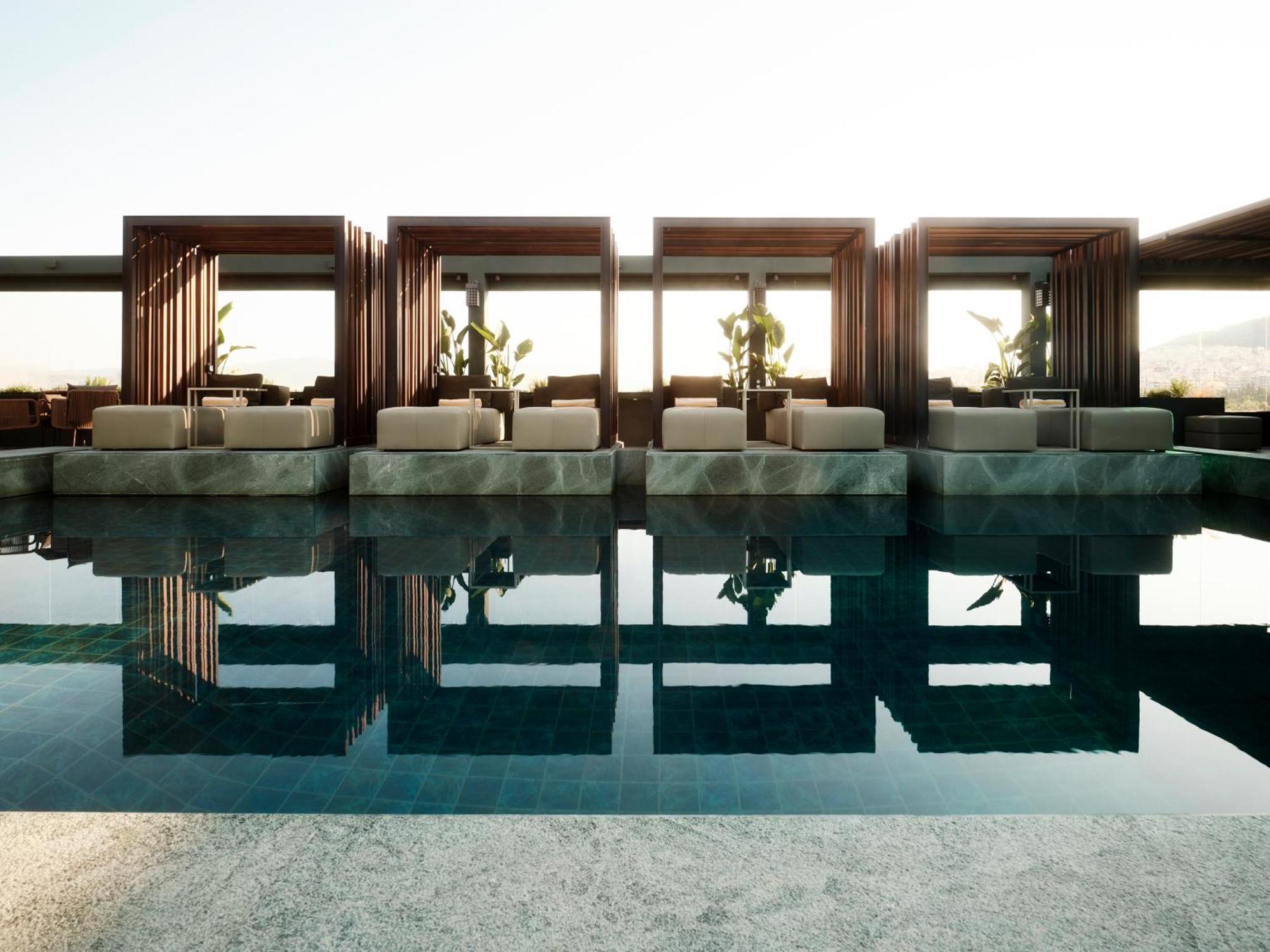 Radisson Blu Park Hotel Atene Esterno foto The pool at the hotel